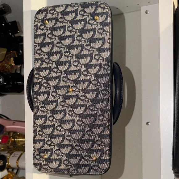 Chic Black and Gray Tote Bag - Picture 4 of 4